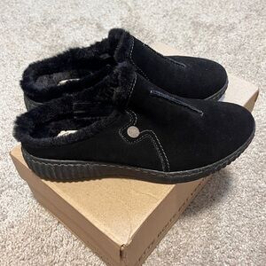 Clarks Black Fur-Lined Slippers